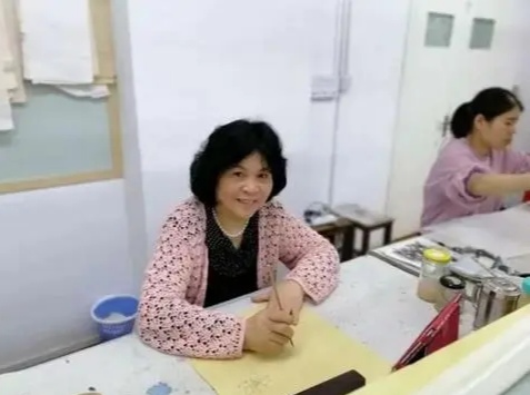 70岁阿婆拿到中国美院书画双学位，这位阿婆背后有着怎样励志的故事？