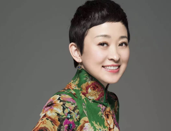 63岁的张铁林已有了稳定的女友，竟然曾六次上春晚，这个人是谁？