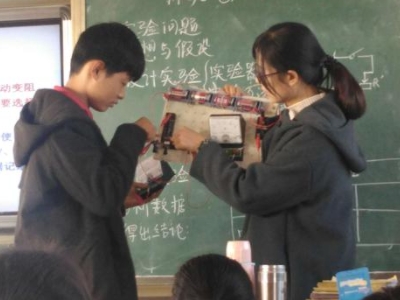 江西物理老师室内演示电流，在这个过程中要注意什么？