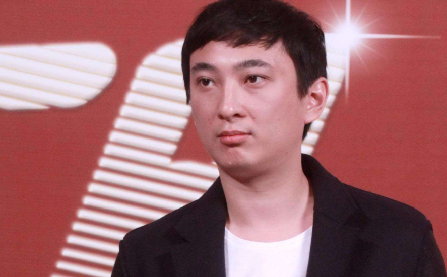 网友偶遇王思聪张艺兴打台球，两人的打台球技术怎么样？