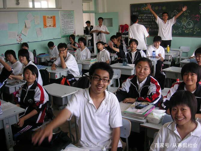 痛心！山东一学校发生坠楼事故，16岁女学生身亡，发生了什么事？