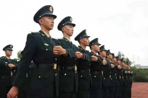 在亲友的推荐下报考了士官院校，比较迷茫，未来有前途吗？