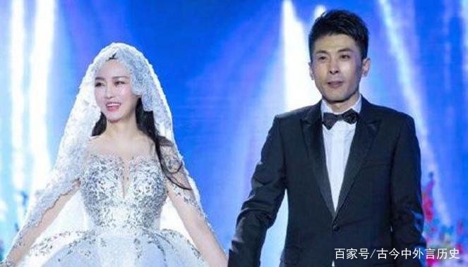 辛巴在直播时连踢老婆5脚引争议，他们夫妻间的感情究竟如何？