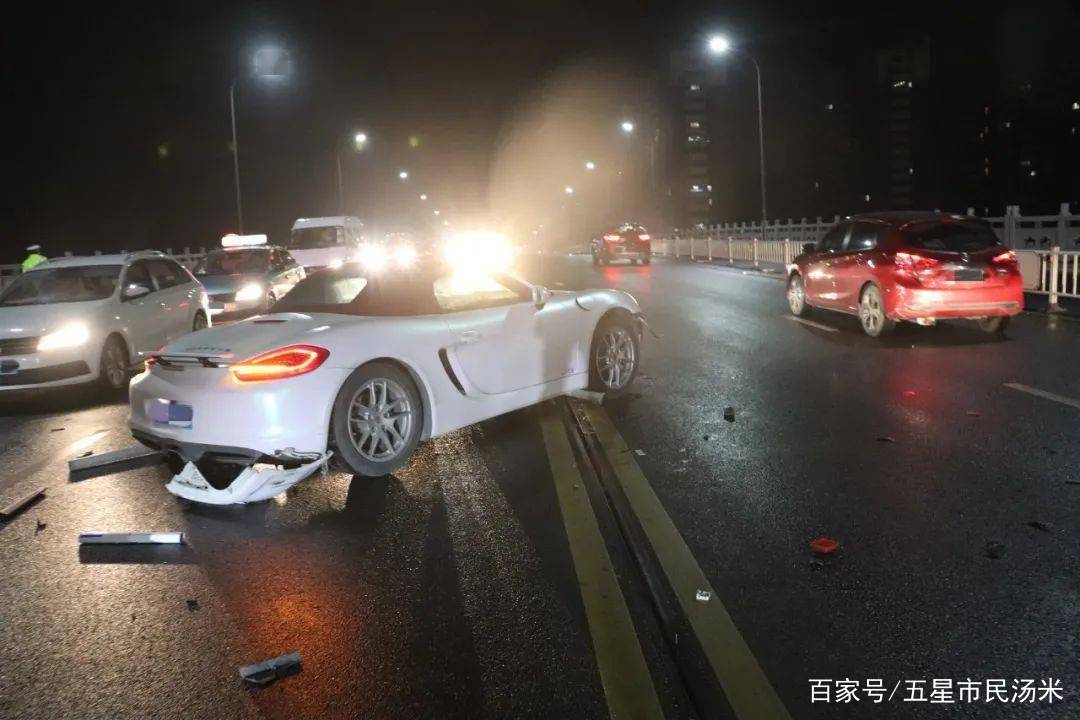 陕西俩老板因员工跳槽开豪车互撞，你觉得这两位老板的行为幼稚吗？