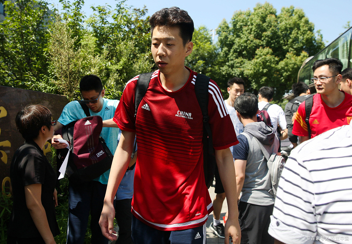 中国男排多人在菲律宾确诊新冠，这对他们的职业生涯会有什么影响？
