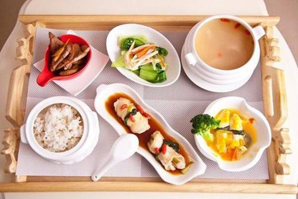 东北一产妇吐槽韩国月子餐是断奶餐，在异乡工作的人该如何适应？