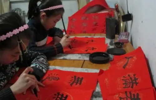 迎春接福的上联和下联怎么写？