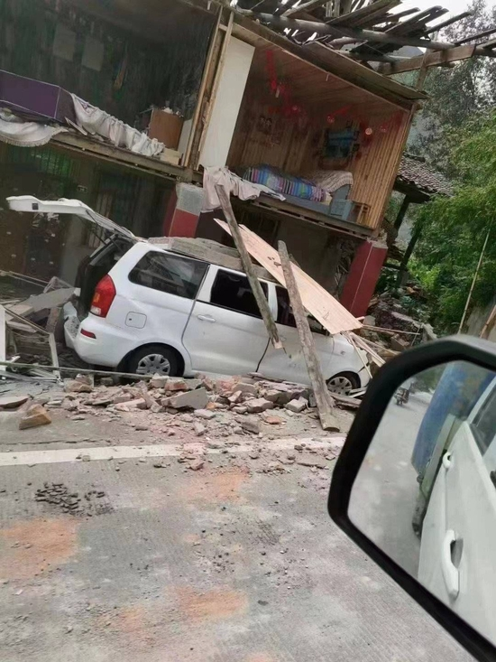 震惊！震中海螺沟2个酒店楼体全塌了，在地震带风景区建房子需要注意啥？