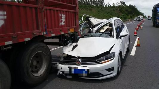 警方通报韶关特斯拉追尾货车，到底是怎么回事？