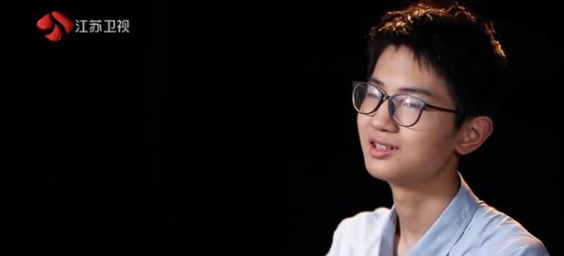 《超脑少年团》朱克儒玩“超速”，年纪较小的高培淇，看上去有多可爱？
