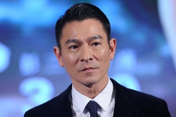 《拆弹专家》豆瓣评分惨不忍睹，不老男神刘德华真的不能单扛票房了吗？
