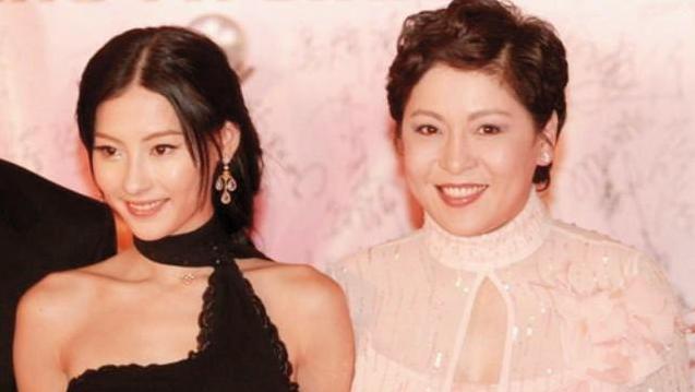 甩张柏芝被封杀，恋裴唯莹遭反对，陈晓东为何娶了素人王妤娴？
