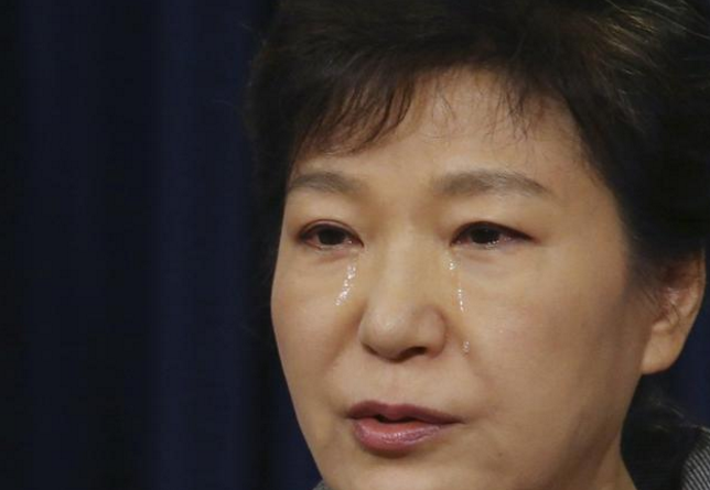 如果朴槿惠在监狱里死去，文在寅会有什么下场？