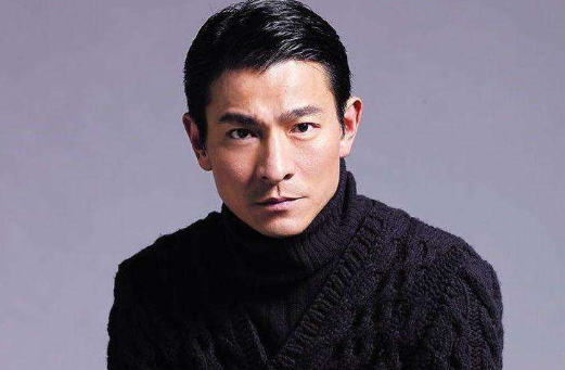 当年刘德华东北演出被人扣下，几经周折，赵本山出手相助，怎么回事？
