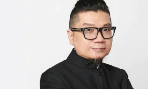 程青松和比自己小33岁的大一学生在一起了，你相信这是真爱吗？