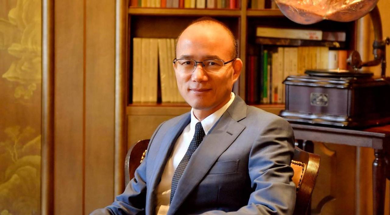 上海最低调的隐形富豪，身价570亿，娶著名主持为妻，他是谁？
