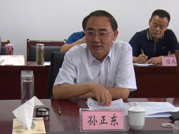 阜阳市委书记和阜南县书记，是不是平级？