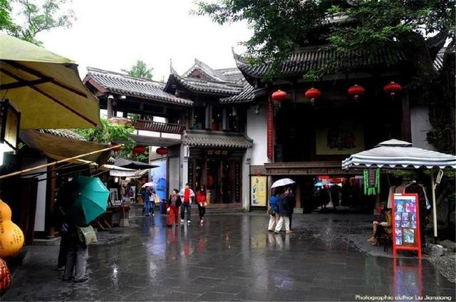 下雨天的成都可以去哪玩？哪里的景色最更迷人？