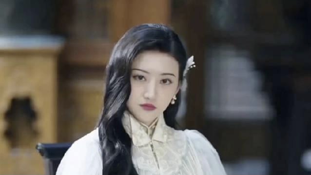 《司藤》中的司藤与白英，究竟是什么关系？