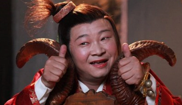 薛笑人为什么装疯卖傻