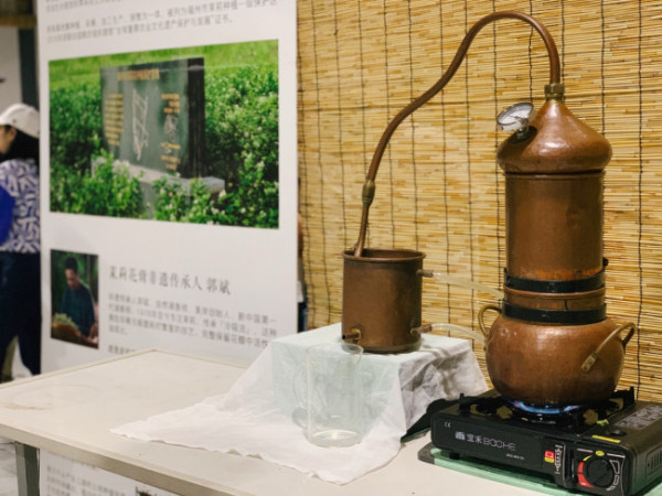 脸上出油很厉害，应该怎么办？