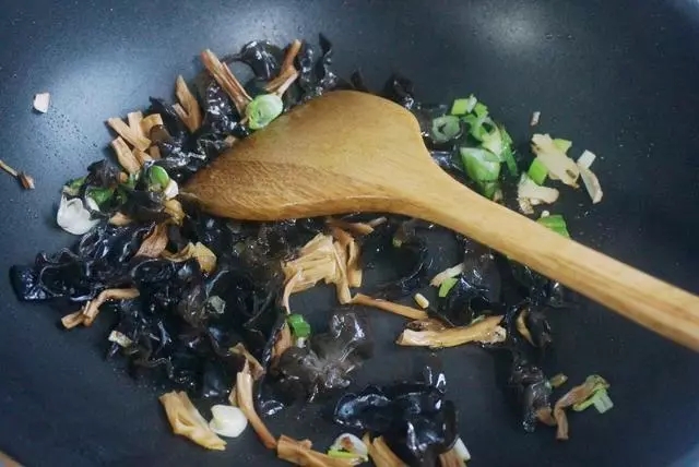 大街上的早点豆腐脑那个卤汤怎么做的？