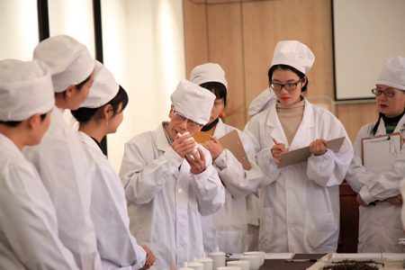 茶艺师与评茶师的区别是什么？