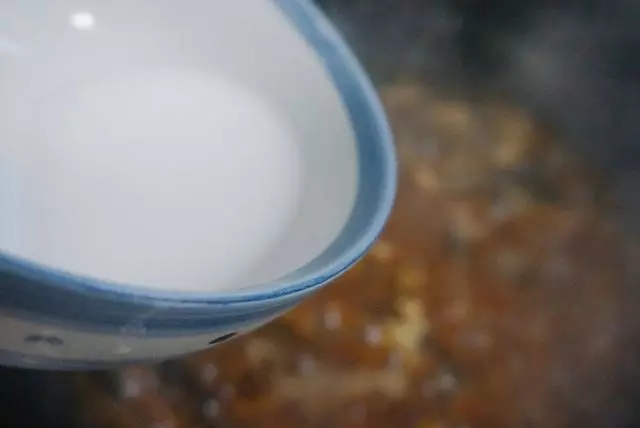 大街上的早点豆腐脑那个卤汤怎么做的？