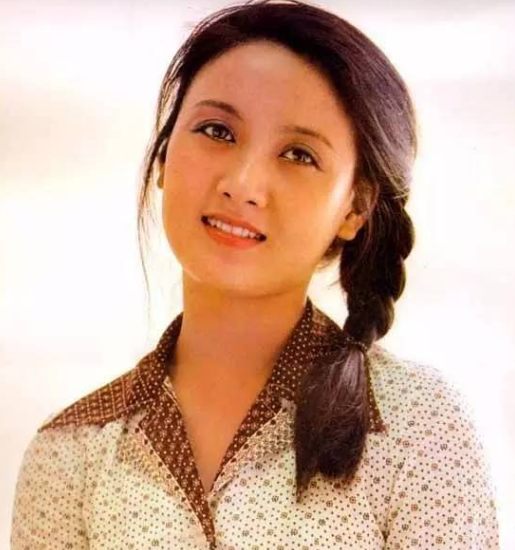 邓婕前夫离婚后身价上亿，为啥会说邓婕是自己作的？