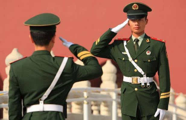 首次以涉嫌侵害英雄烈士名誉罪批捕嫌疑人，“蜡笔小球”将面临什么处罚？