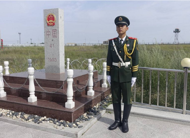 首次以涉嫌侵害英雄烈士名誉罪批捕嫌疑人，“蜡笔小球”将面临什么处罚？