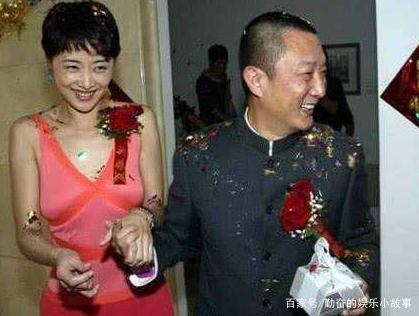 53岁的刘蓓情路坎坷，遭5婚丈夫抛弃，为何三婚携子再嫁张若昀父亲？