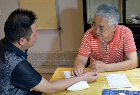 男性尿酸高有什么症状？