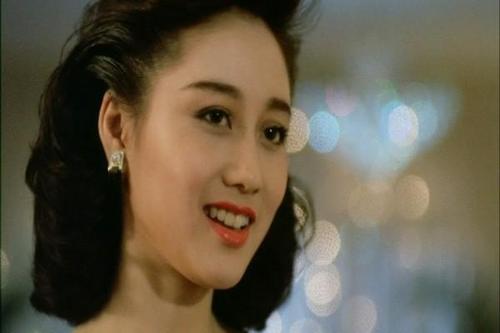 天使面孔魔鬼身材，59岁的利智还是惊艳一代少男的梦中情人吗？
