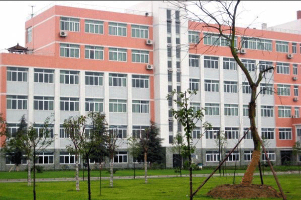 四川航天职业技术学院寝室有多大啊，女生是几人间的，全天有电 吗？