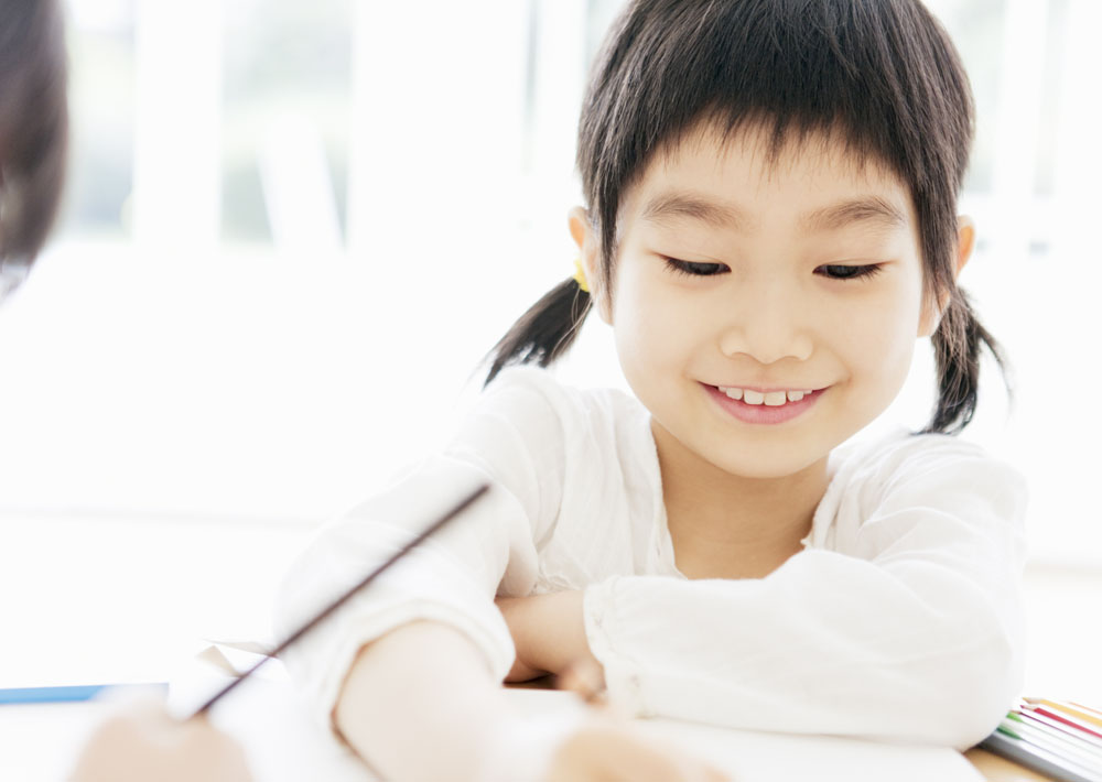小孩上高中了，应不应该给他买手机？