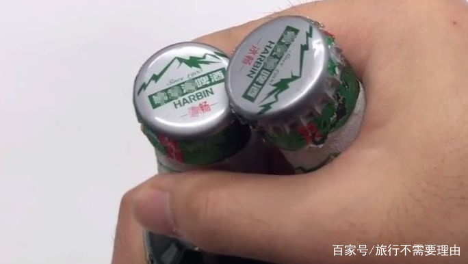 没有开瓶器的情况下，怎么开啤酒瓶呢？