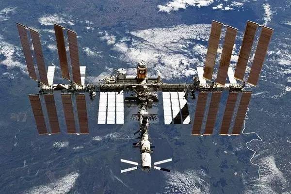 国际空间站的寿命即将达到终点，那下一个空间站该建在哪里？