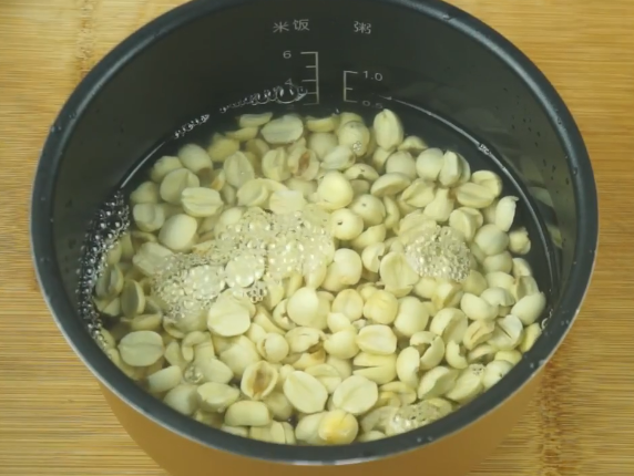 月饼里的莲蓉是什么?怎么做的？