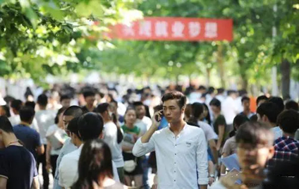 调查显示7成00后嘴上无所谓其实偷偷努力，他们之间的竞争力有多大？