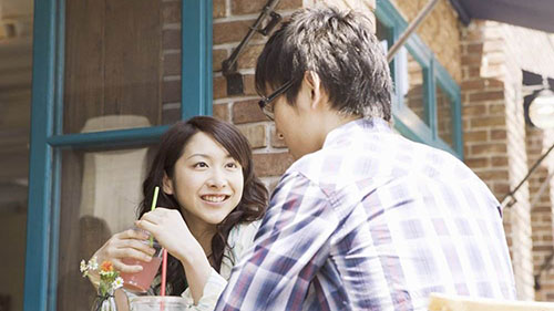 女子相亲带来4人吃掉5000元，这是在蹭吃吗？