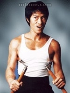 李小龙双截棍打乒乓球的视频是真的吗