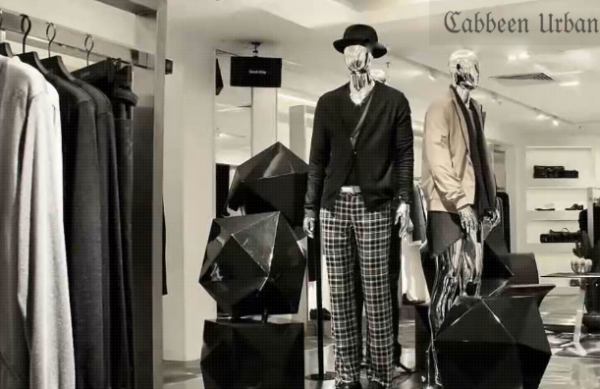 同样卡宾的衣服在专卖店买为什么比网上买要贵很多?