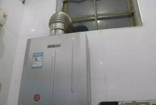 广东女生在合租房洗澡发现暗藏摄像头，室友辩称不想她搬走，对此你怎么看？