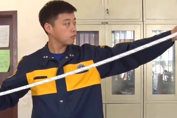 高空安全带怎么系图解