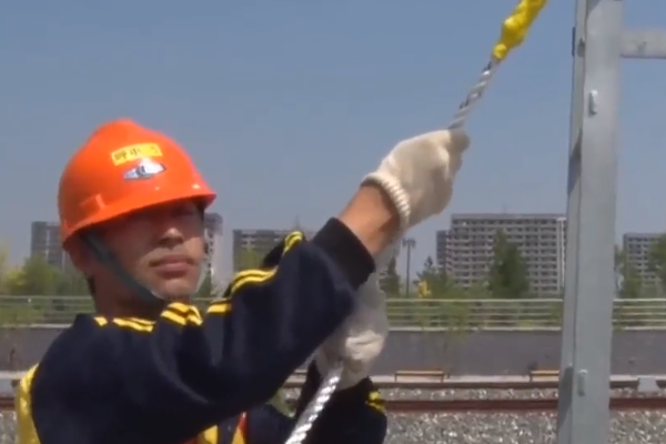 高空安全带怎么系图解