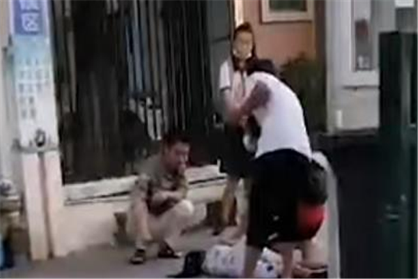 女教师在奶茶店遭砍杀身亡，警方对此有何表示？