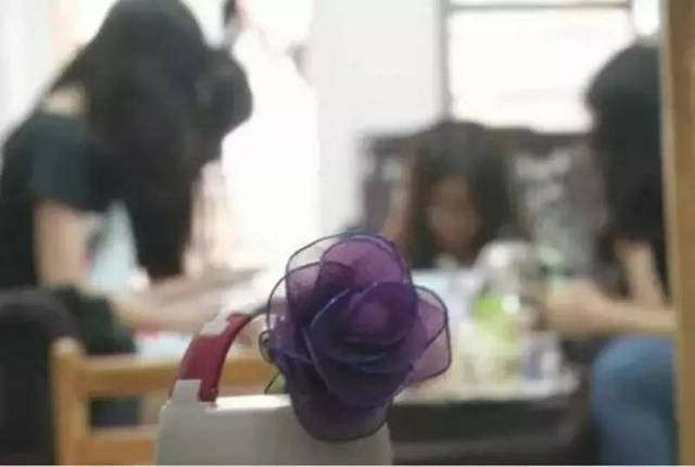 广东女生在合租房洗澡发现暗藏摄像头，室友辩称不想她搬走，对此你怎么看？