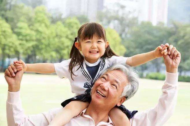 中国现活着的百岁老人有多少？