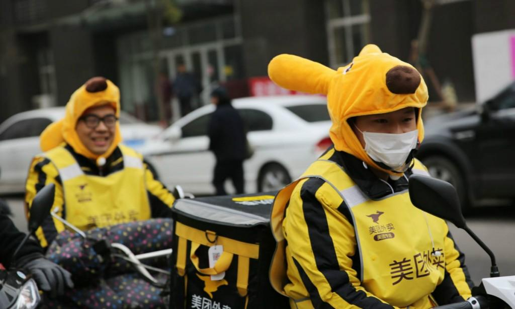 人大代表建议强制平台为外卖小哥买意外险，该如何落实？